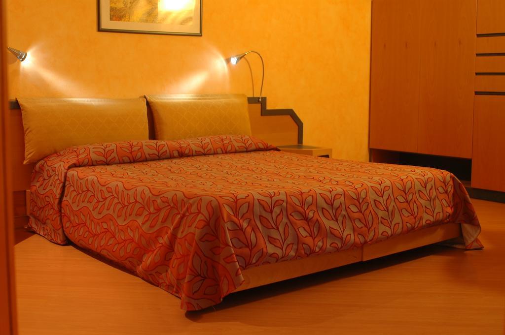 Hotel St John Десио Екстериор снимка