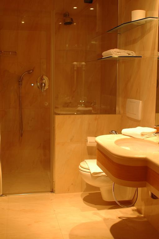 Hotel St John Десио Екстериор снимка