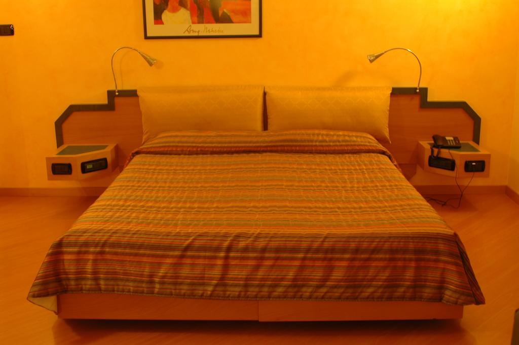 Hotel St John Десио Екстериор снимка