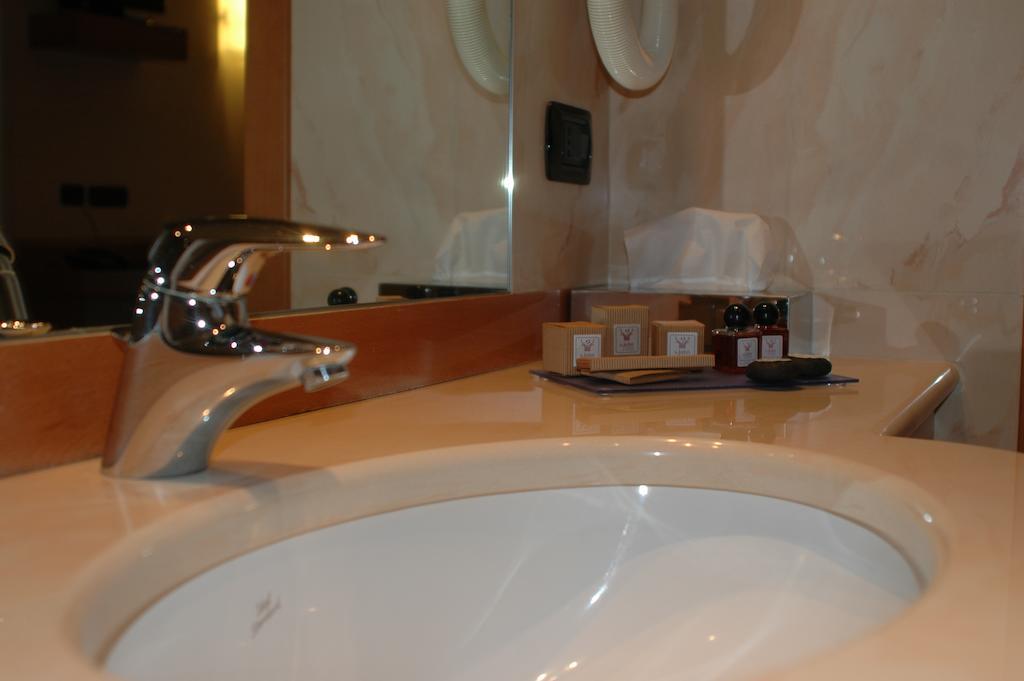Hotel St John Десио Екстериор снимка